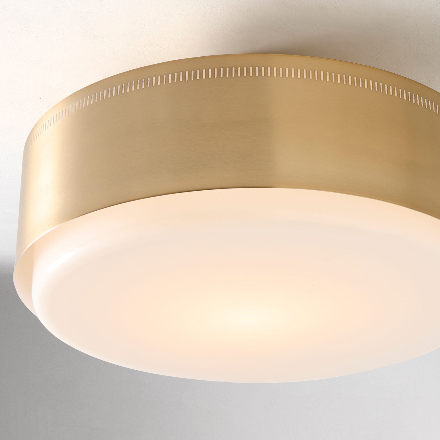 Bolvira Sleek Metal Flush Mount - Contemporary Design - Modern Ceiling Light for Bedroom