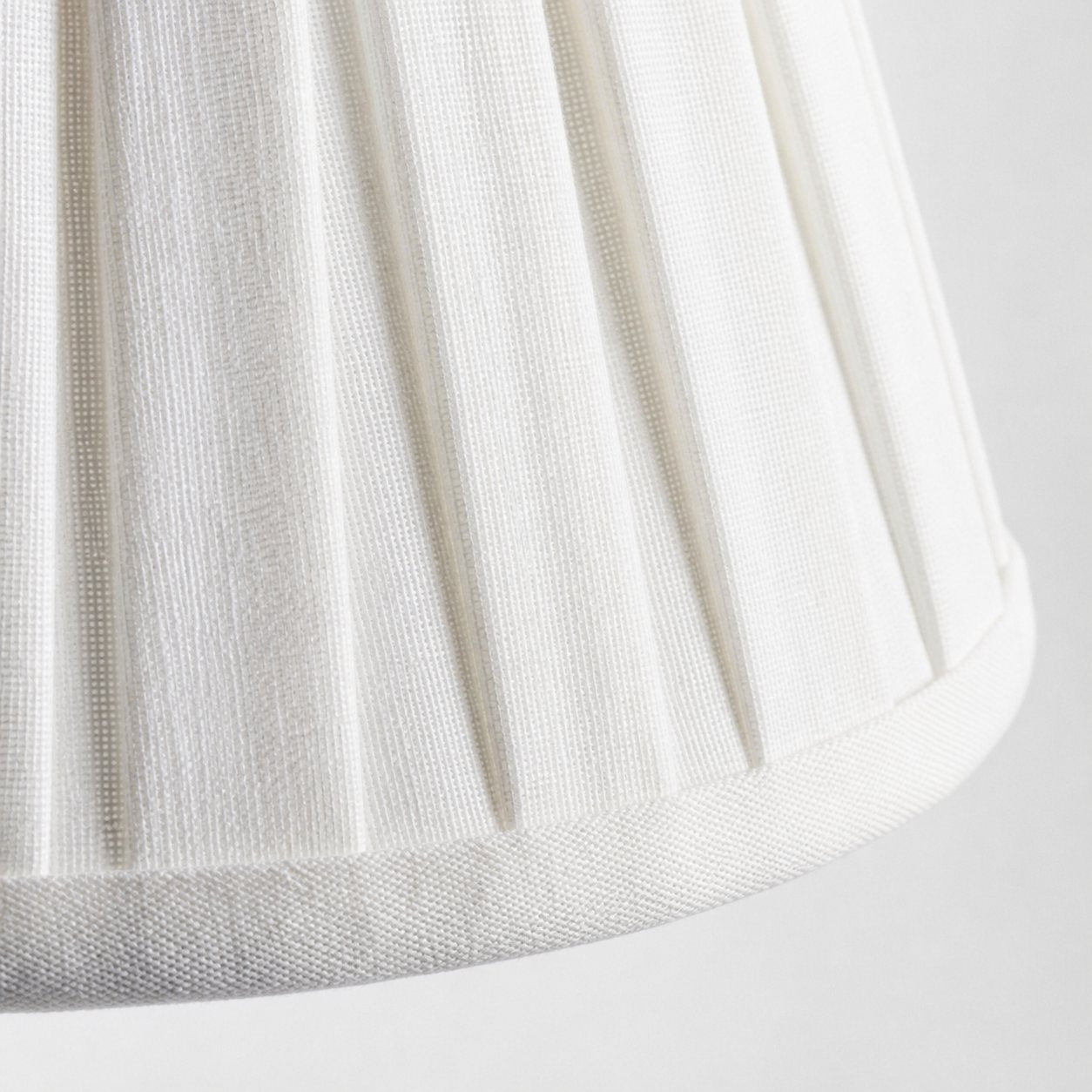 Luvora Moderne Hängelampe mit plissiertem Stoffschirm – Zeitgenössische, elegante Deko-Hängeleuchte