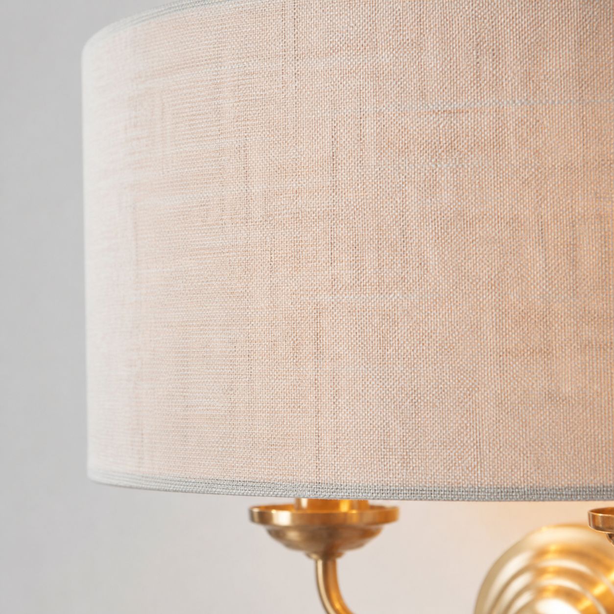 Tela Classic Wall Sconce with Fabric Shade – Elegant Metal Finish Wall Light for Living Room / Bedroom