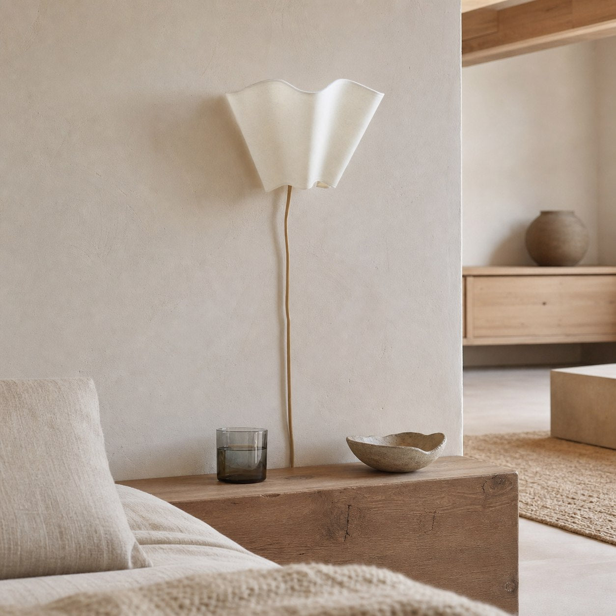 Oslan Skulpturale Plug in Wandlampe - Moderne Wandleuchte mit gewelltem Leinenlampenschirm