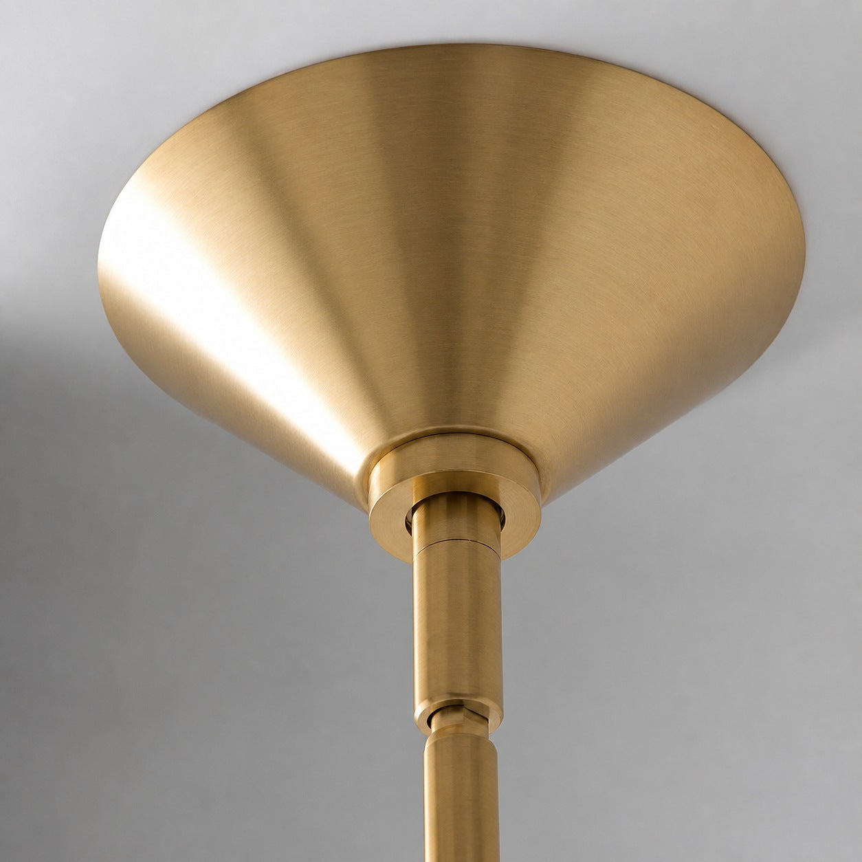 Calvor Linear Kronleuchter mit 2 Lichtern, Porzellanschirme und Bronze-Finish