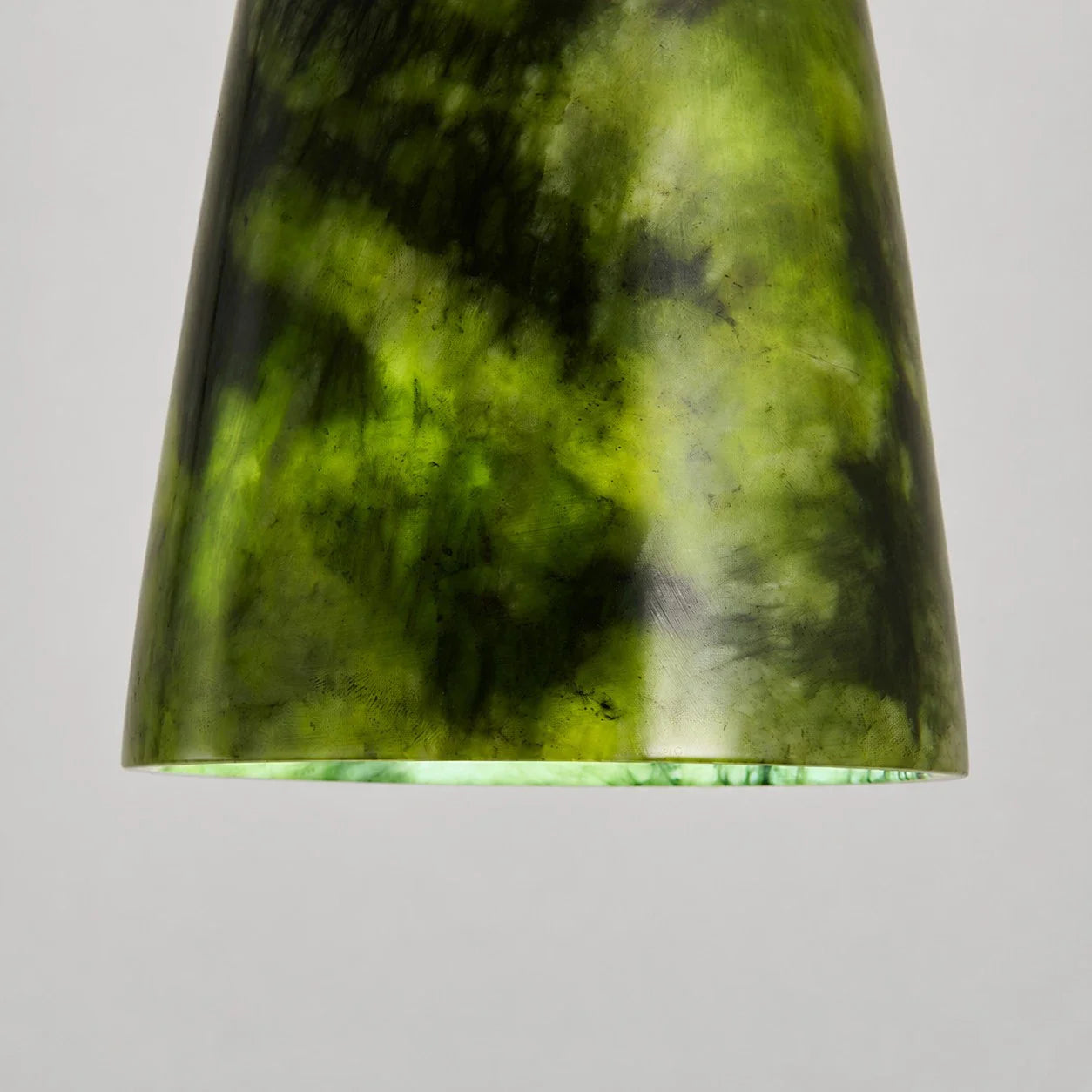 green shade opening and inner rim detail