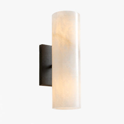 Wolvina Wandleuchte aus natürlichem Marmor mit glatten Metalldetails