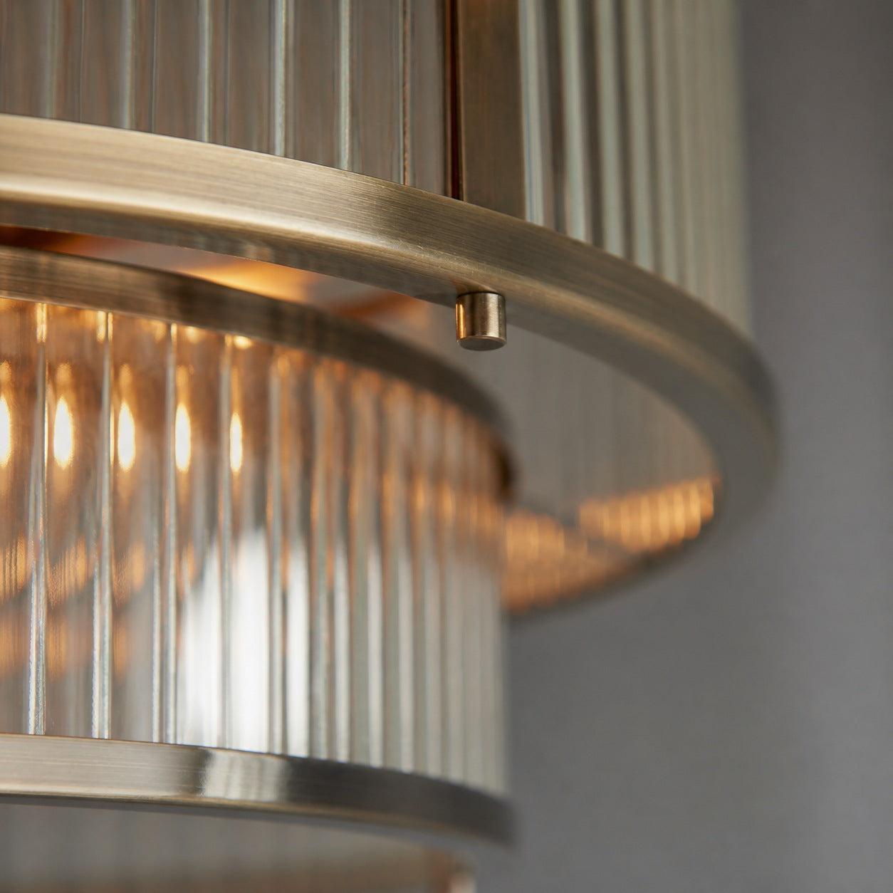 RibGlow Pendelleuchte aus geripptem Glas – Pendelleuchte im Antikstil für das Esszimmer