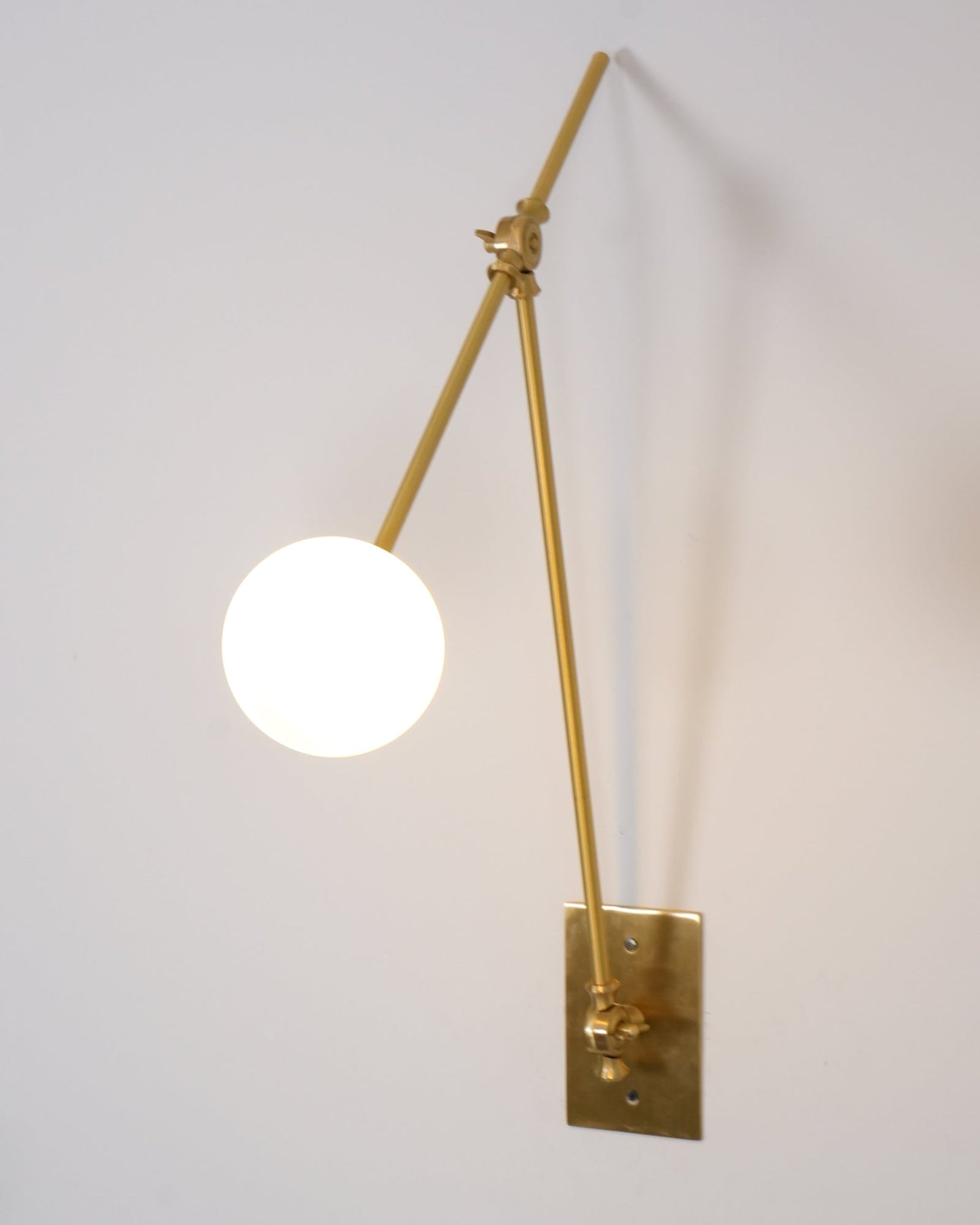 Magari Mid Century Wandleuchte Messing Schwenkbar