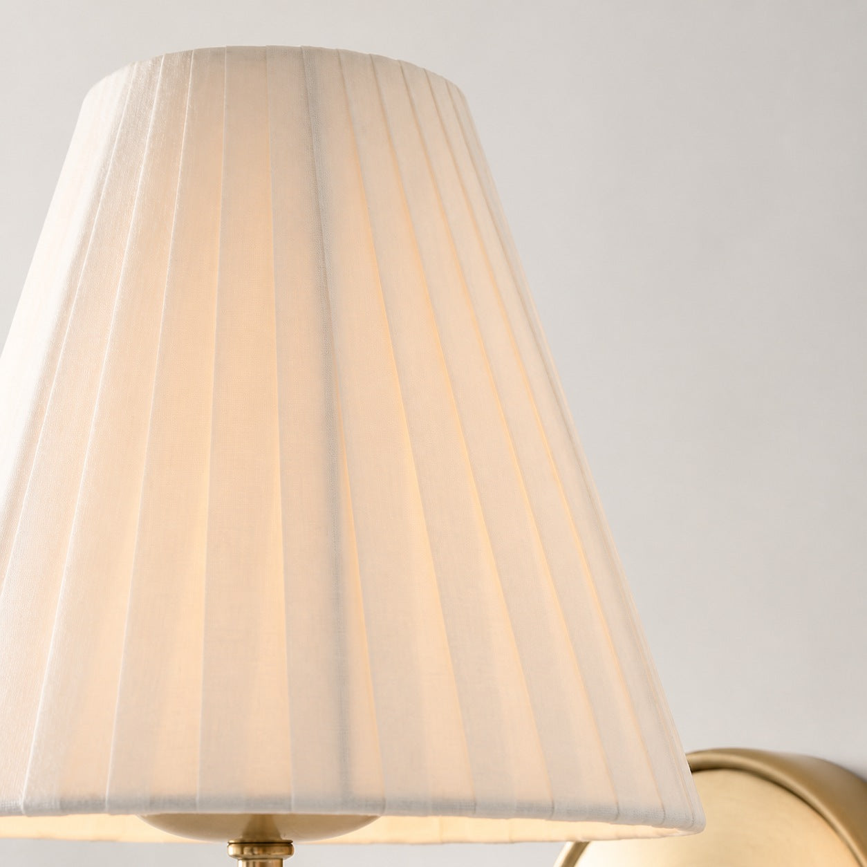 Fibura Zeitlose Wandleuchte mit Leinen Schirm - Minimalistisches Design für stilvolle Innenräume