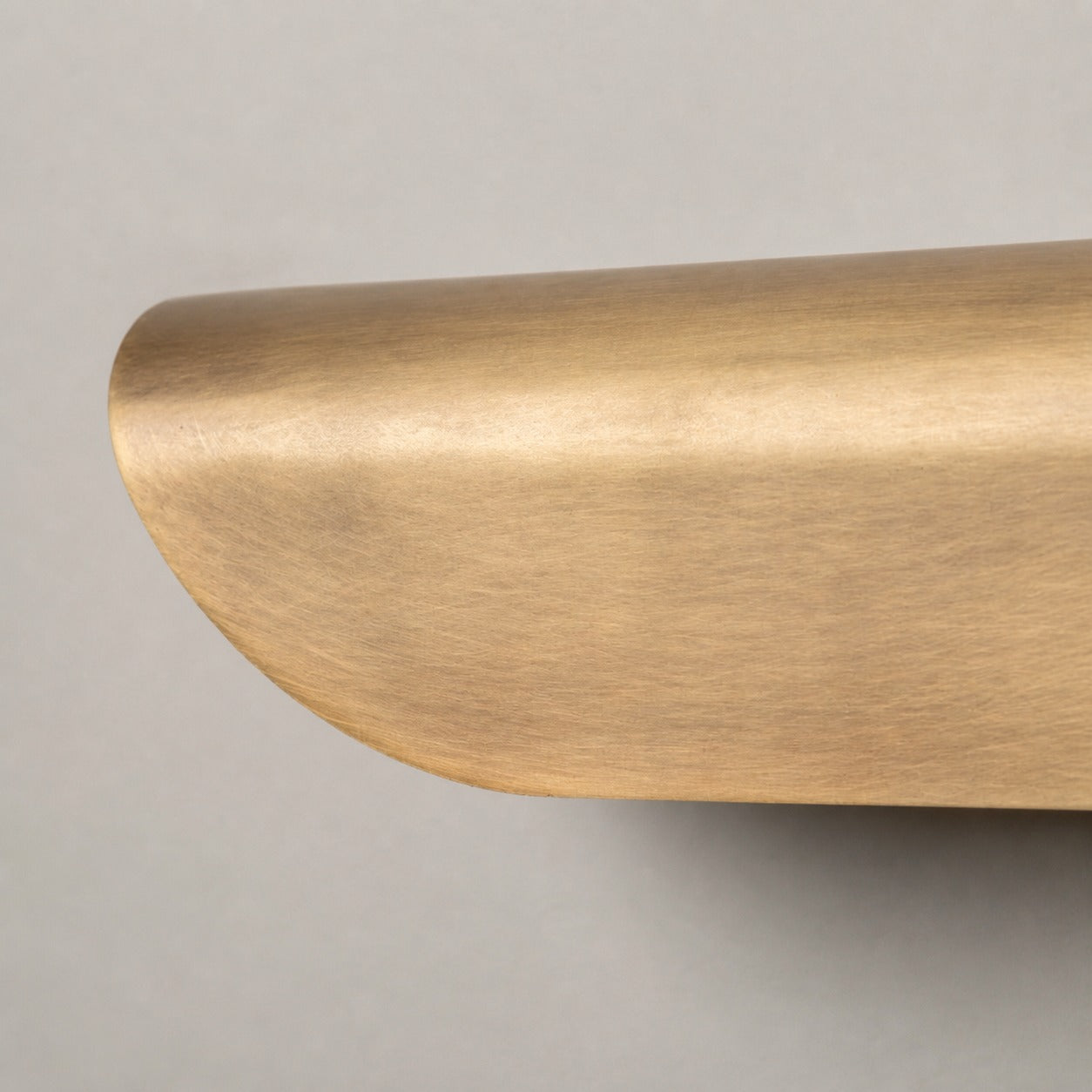 Hidra Modern Metal Wall Sconce – Minimalist Down-Light Sconce for Modern Homes