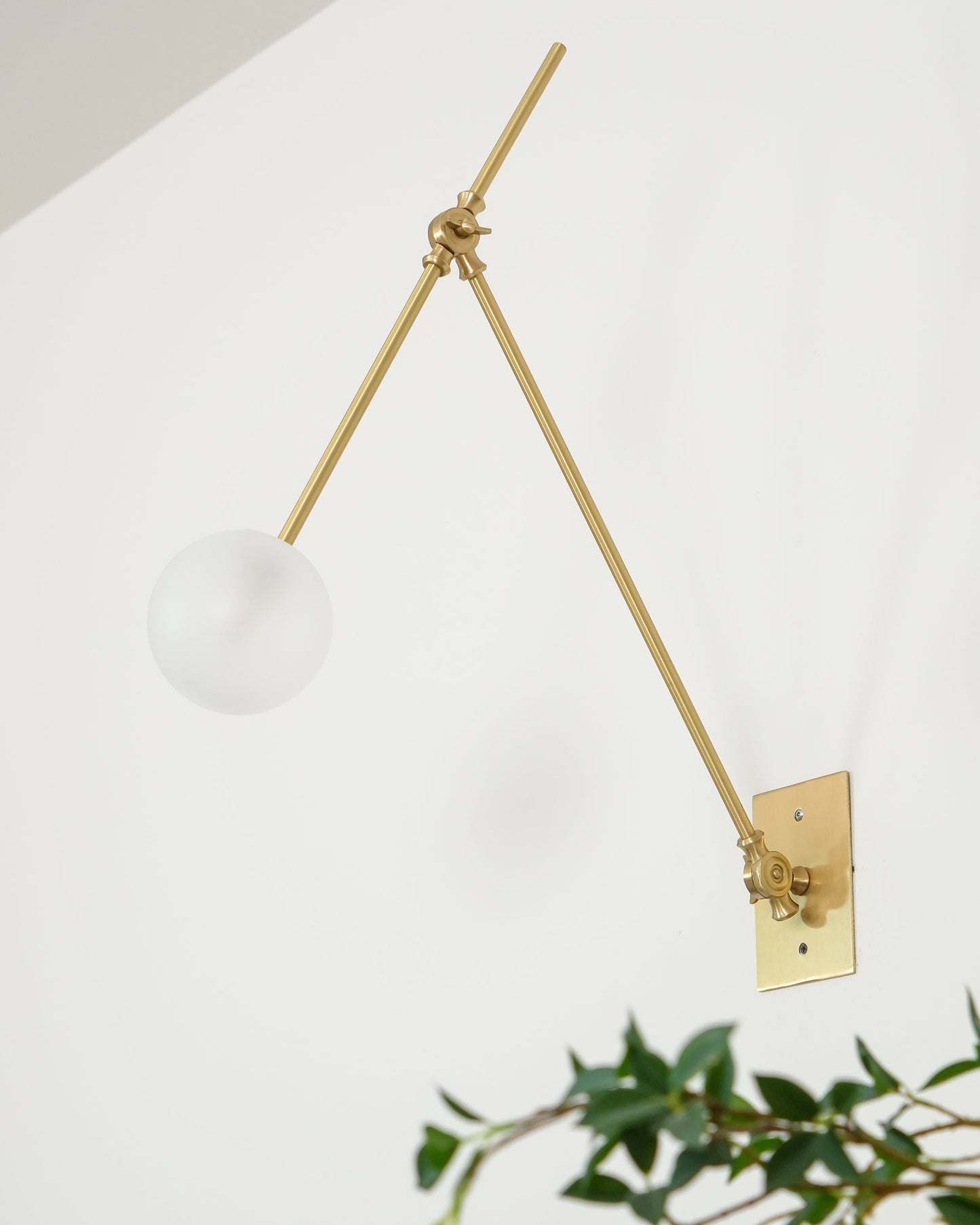 Magari Mid Century Wandleuchte Messing Schwenkbar