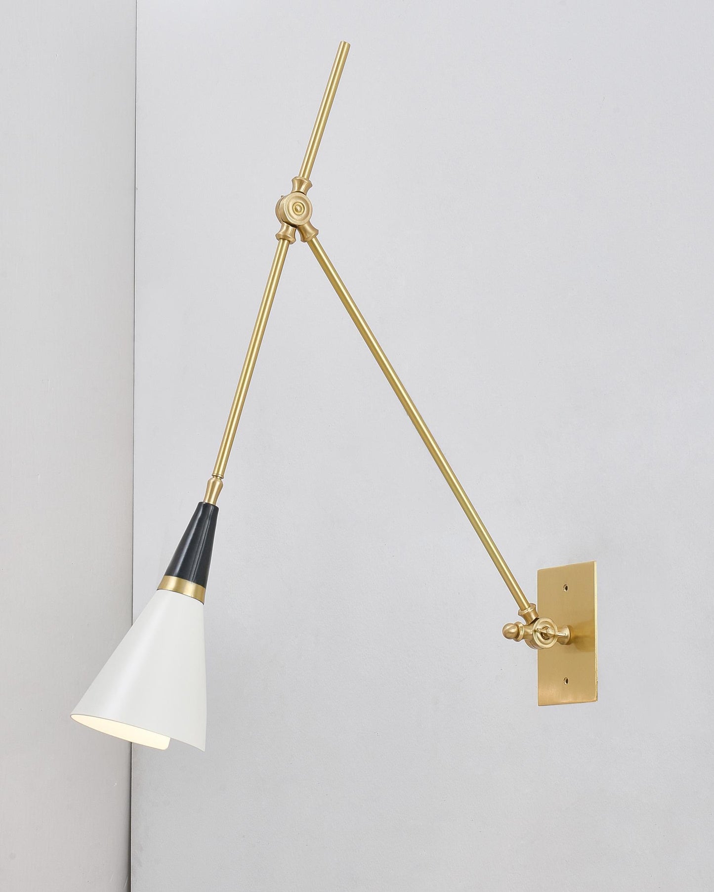 Magari Mid Century Wandleuchte Messing Schwenkbar
