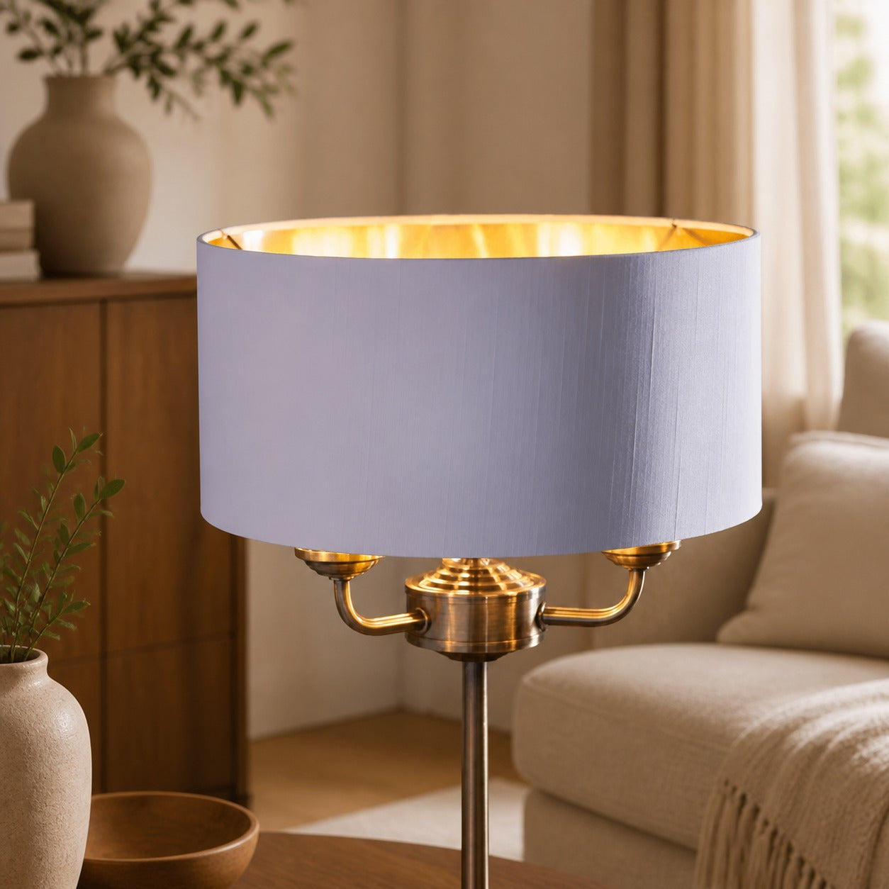 Tela Tischleuchte mit 1 oder 3 Leuchten – Modernes Leinen- und Metalldesign für Nachttisch oder Wohnzimmer