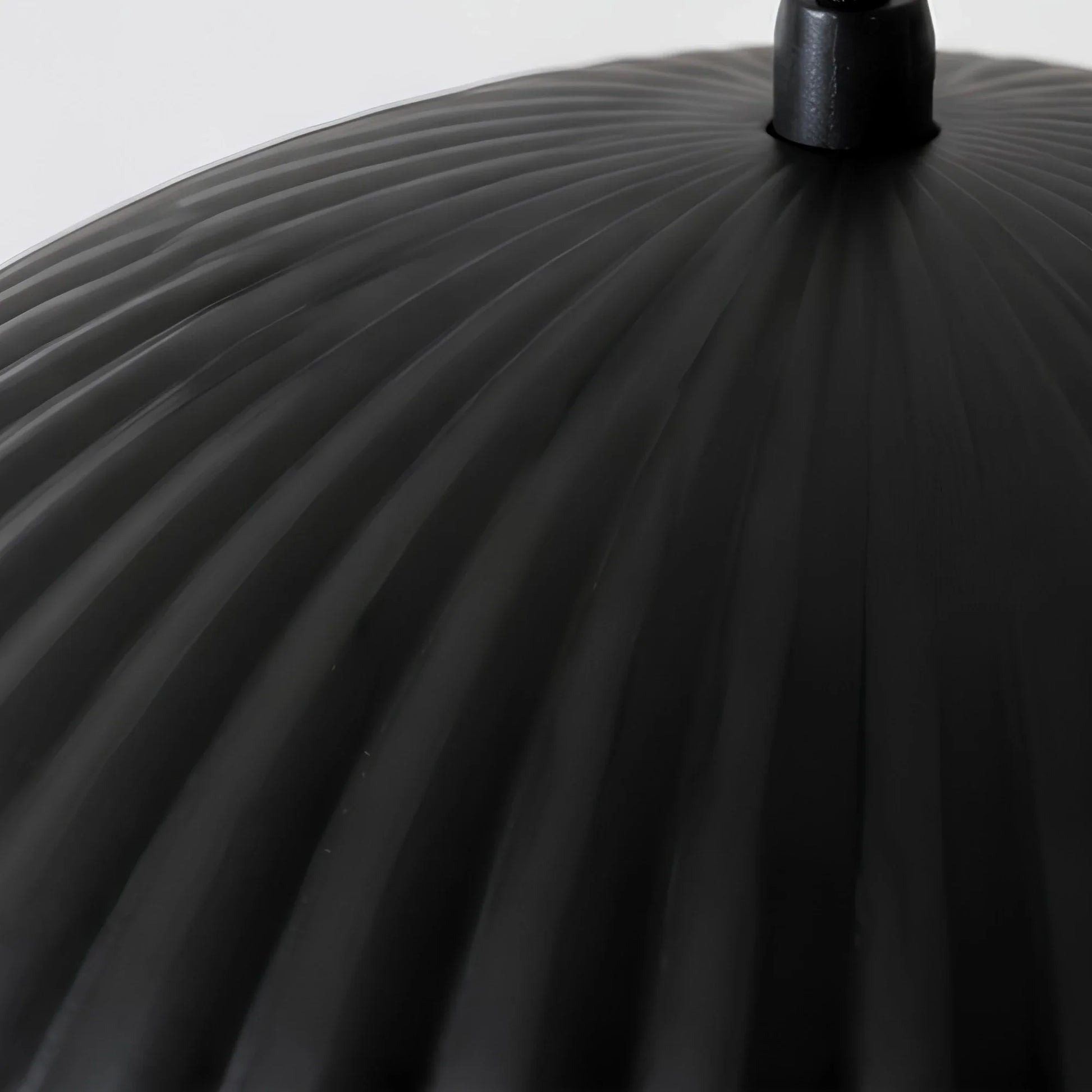 Ribbed black metal top detail