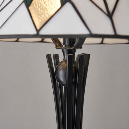 TF Astoria Art Deco Tischleuchte aus Buntglas – Facettierter und irisierender Schirm für Schlaf- oder Wohnzimmer