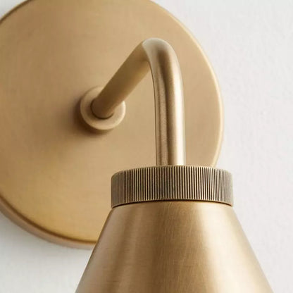 Retro-Wandleuchte aus Metall im Kegeldesign mit klassischem Design