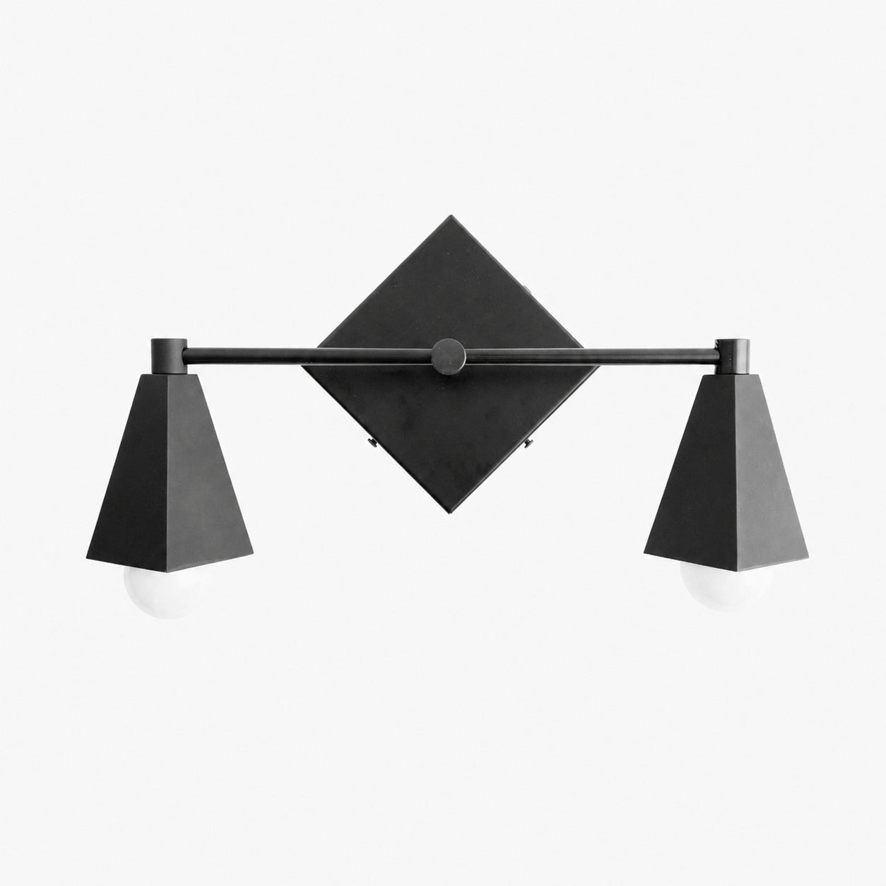 Ornato Luxe Geometrische Schminkleuchte – Art-Deco-Badezimmerbeleuchtung aus massivem Messing