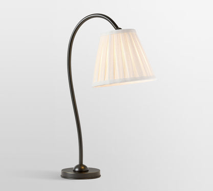 Luvora Eisen Tischlampe mit strukturiertem Plisseeschirm im Vintage Look für Wohn und Arbeitsbereiche