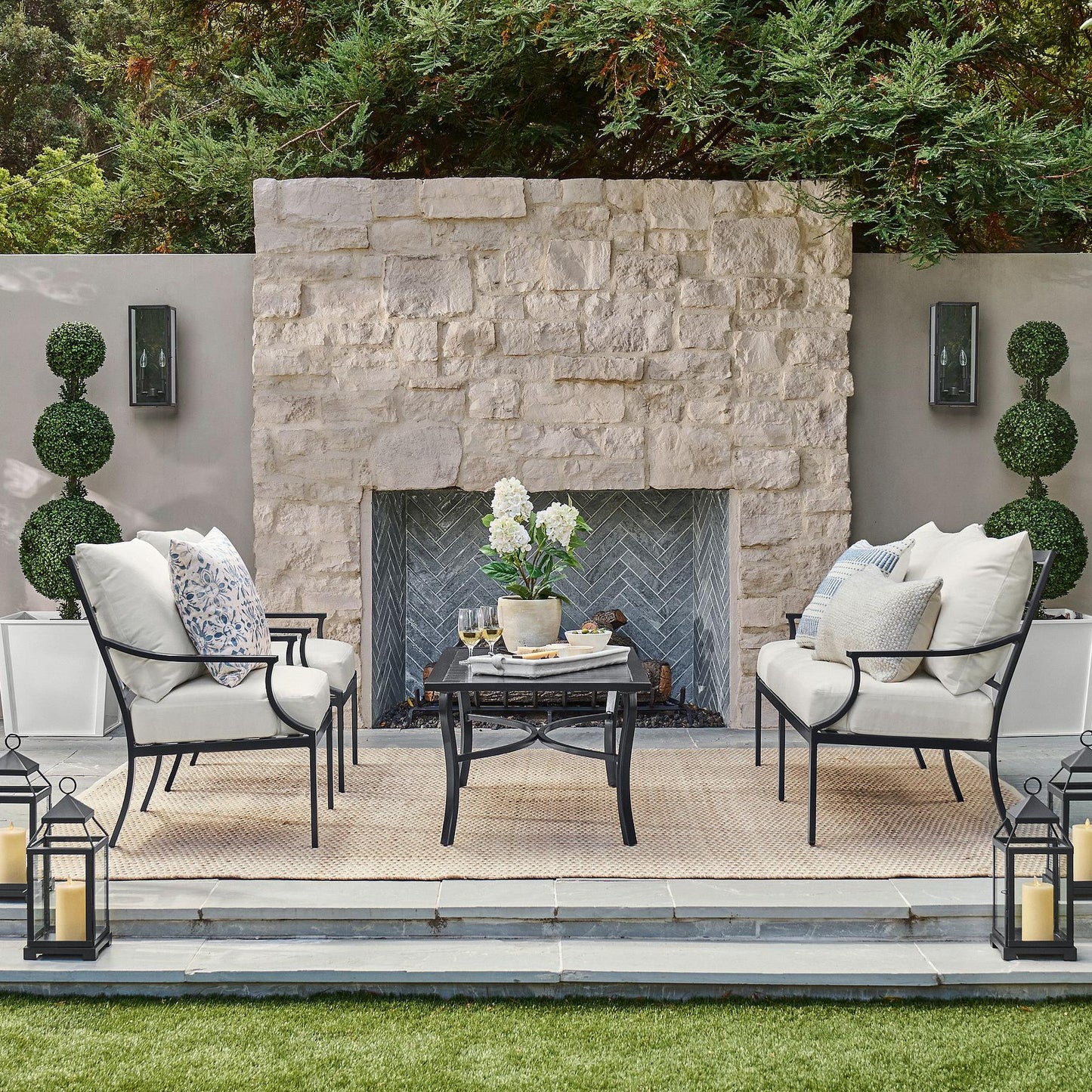 Ferrix Industrial Wall Lamp – Iron & Glass for Garden & Patio