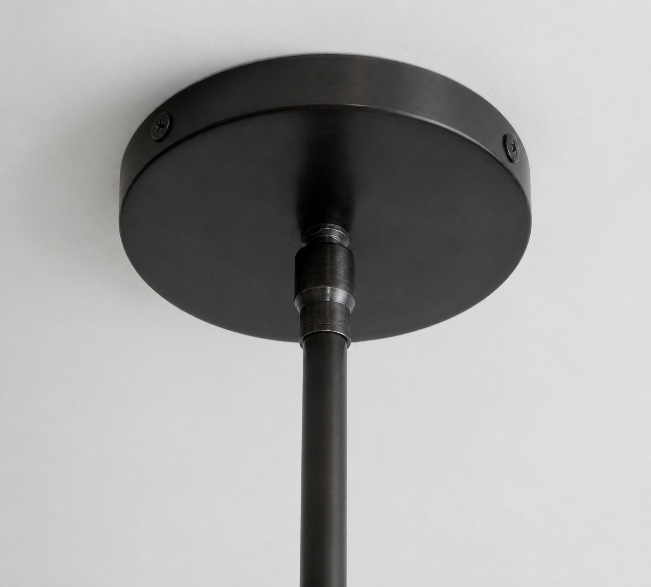Auria Kronleuchter aus mundgeblasenem Glas und Metall – modernes Messingdesign