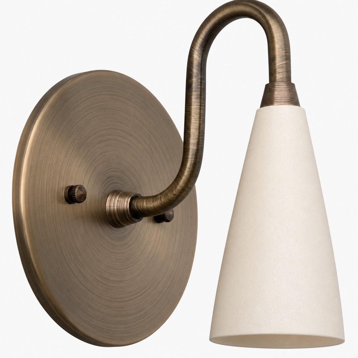 Curva Metal Cone Shade Sconce – Vintage Brass Wall Light for Entryway or Stairwell
