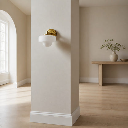 Zirvos Retro-Wandleuchte mit kugelförmigem Glasschirm – Elegante Wandleuchte in Messingoptik für Flure