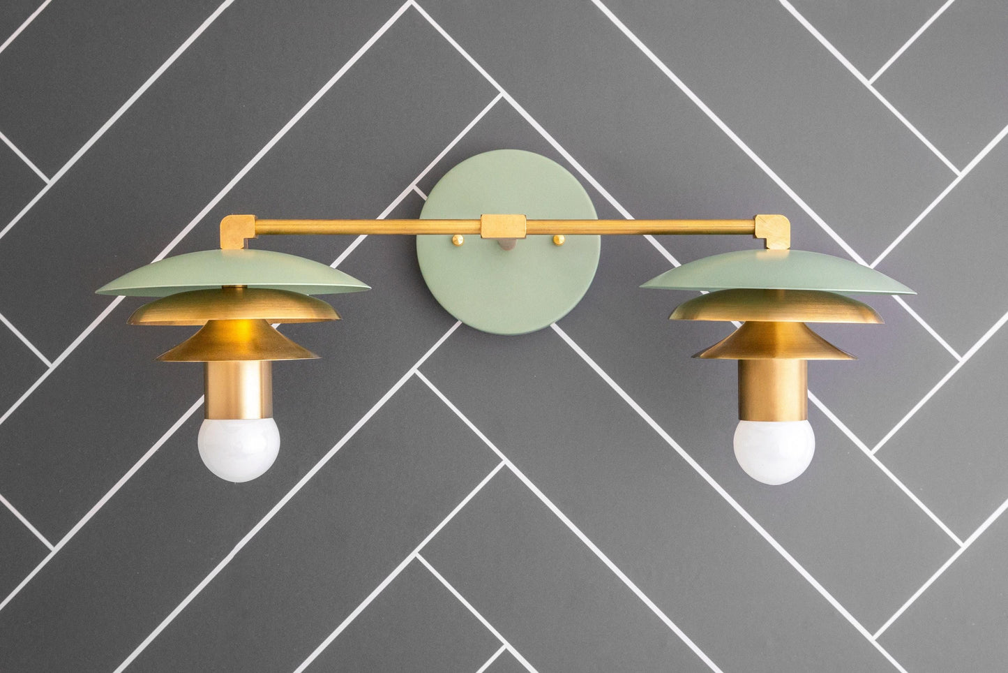 Artivo Layered Brass Design – Scandinavian Style – Wall Sconce – Ideal for Modern Bathrooms