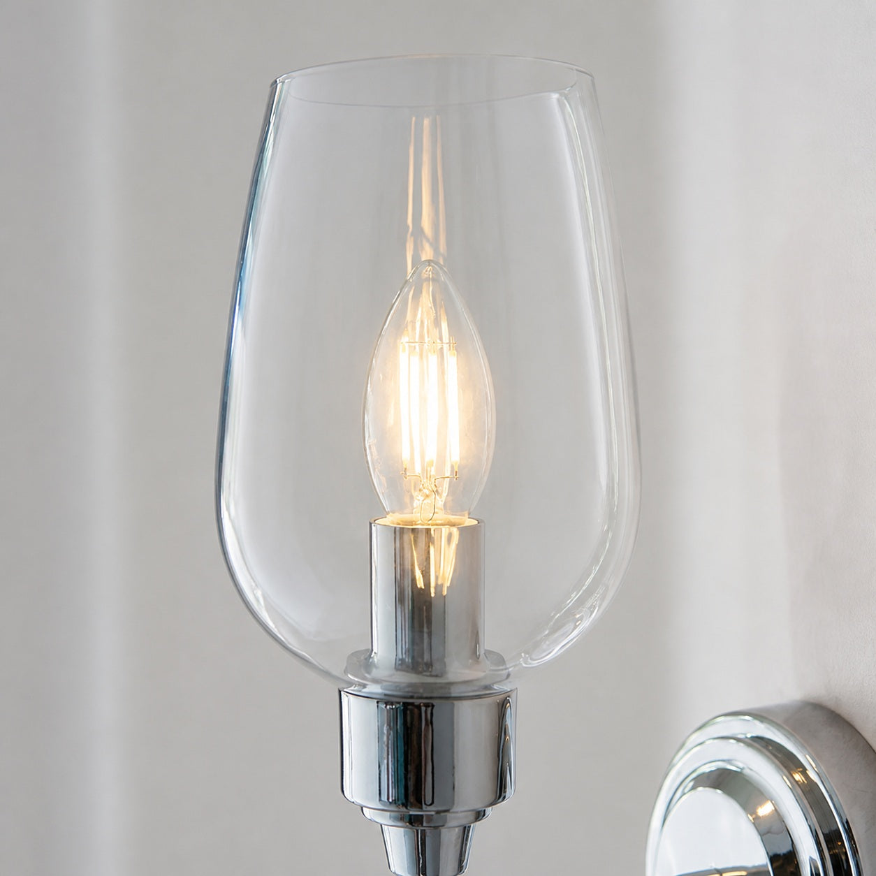 Clarione Art Deco Wall Light with Clear Glass Shade – Modern Metal Design for Hallways