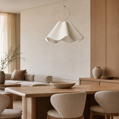 Pendelleuchte Oslan aus elfenbeinfarbenem Leinen – Moderne Deckenlampe mit gewelltem Schirm
