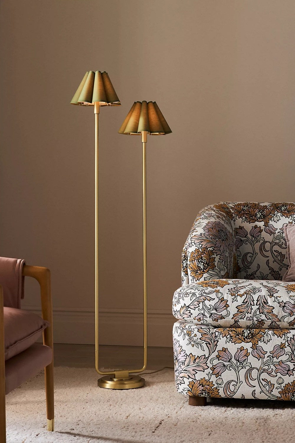 Capirise Gold Scalloped Shade Floor Lamp - Contemporary Metal Lighting for Bedroom