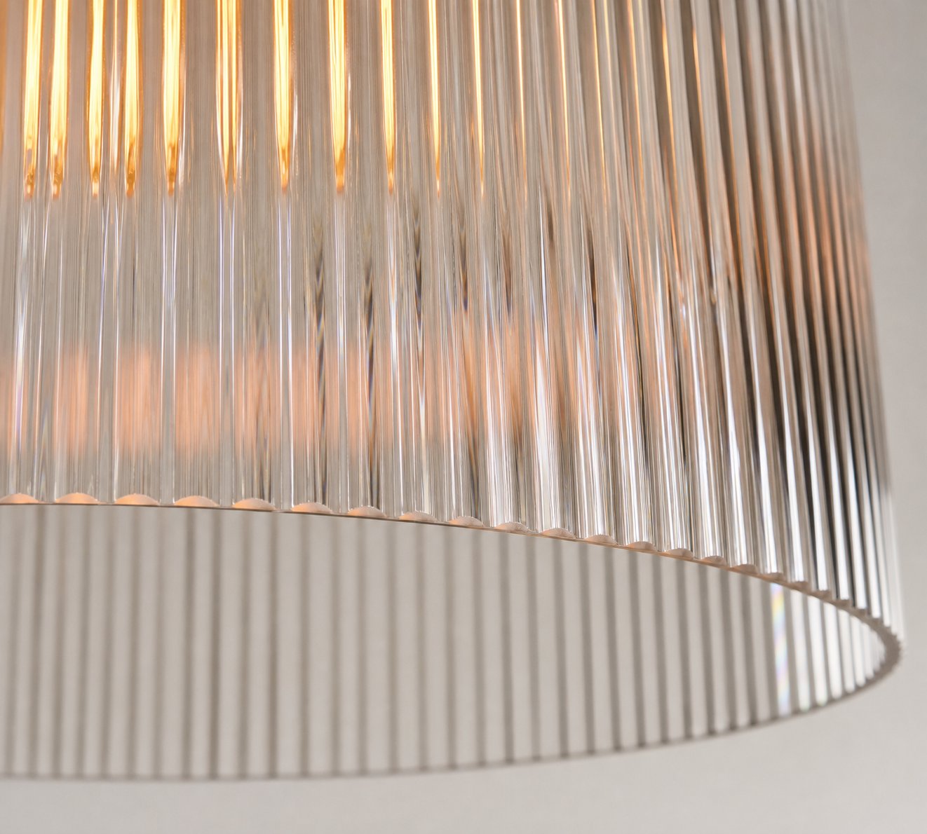 Bravira Pendelleuchte aus geripptem Glas – elegante Kücheninsellampe