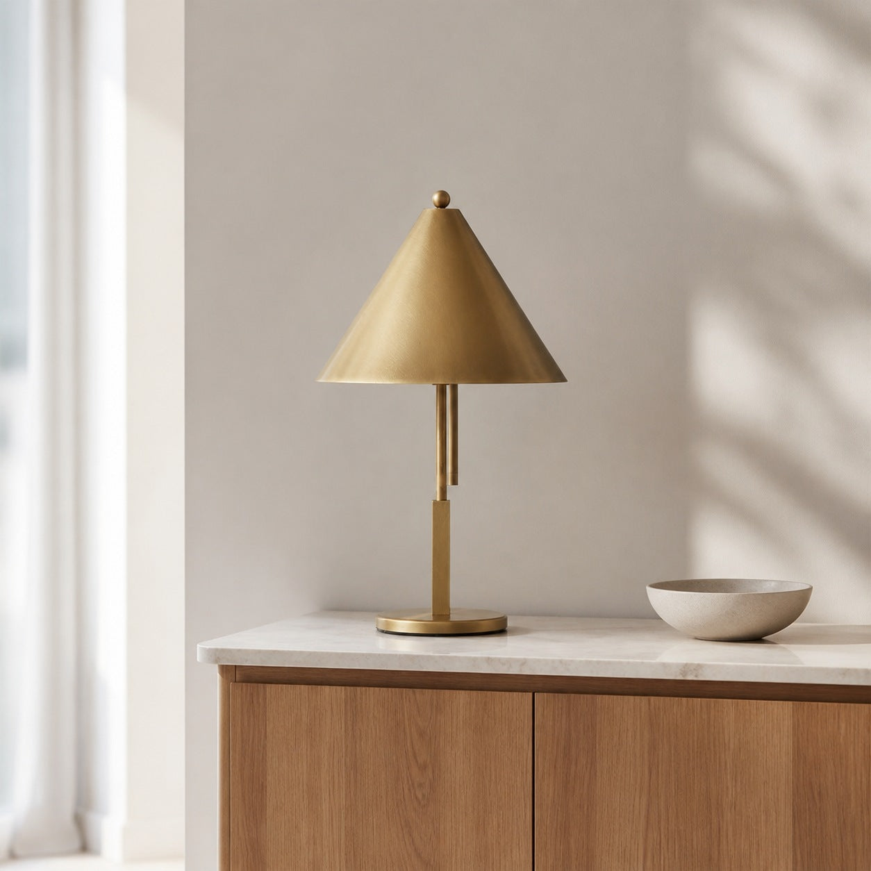 Aurcyl Tischleuchte – Elegante, konische Metall-Tischleuchte im Vintage-Stil für das Wohnzimmer
