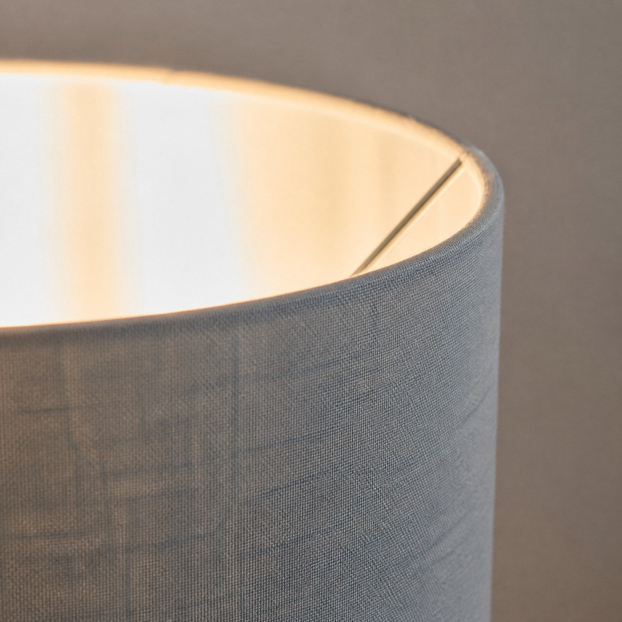 Tela Tischleuchte mit 1 oder 3 Leuchten – Modernes Leinen- und Metalldesign für Nachttisch oder Wohnzimmer