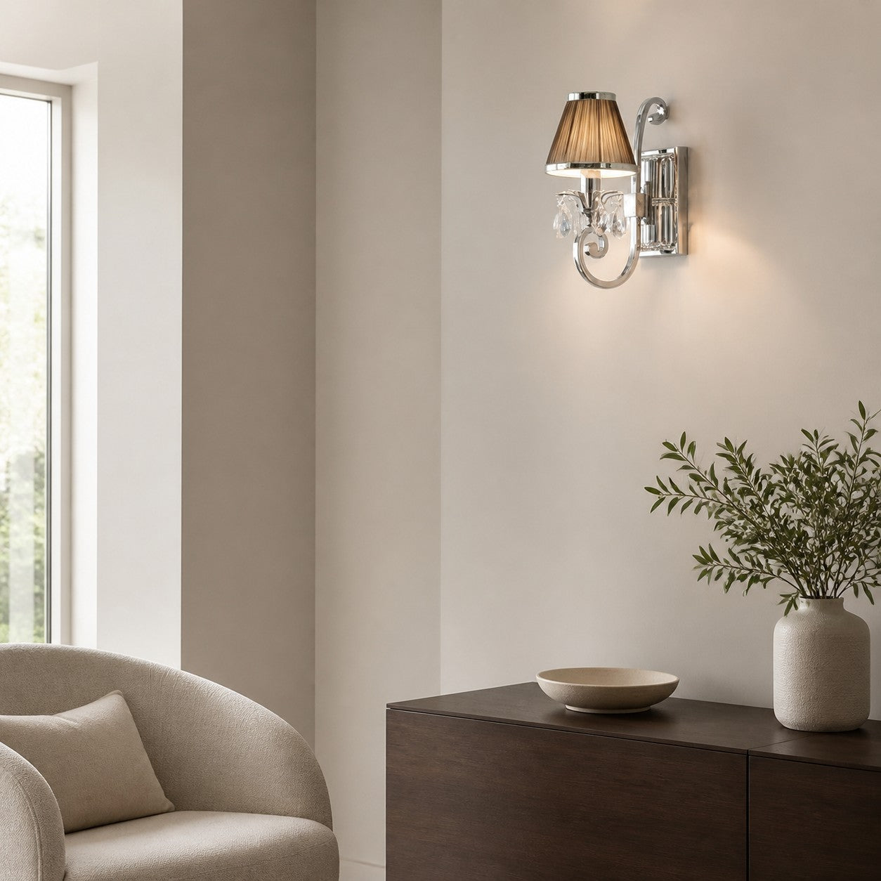 Talonis Luxus-Kristallwandleuchte – Rahmen in Chromoptik für Schlafzimmer und Wohnbereich
