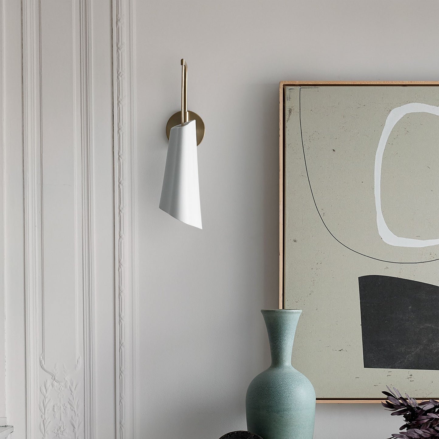 Orovia Sleek Wall Sconce – Ceramic & Metal Champagne Brass