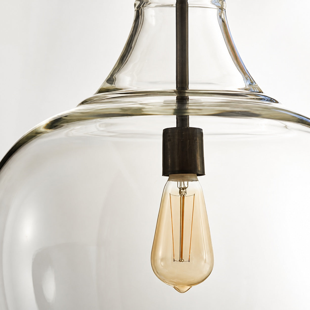 Lirra Handgeblasene Glas-Hängeleuchte – Industriestil für Wohnzimmer und Eingangsbereiche U11