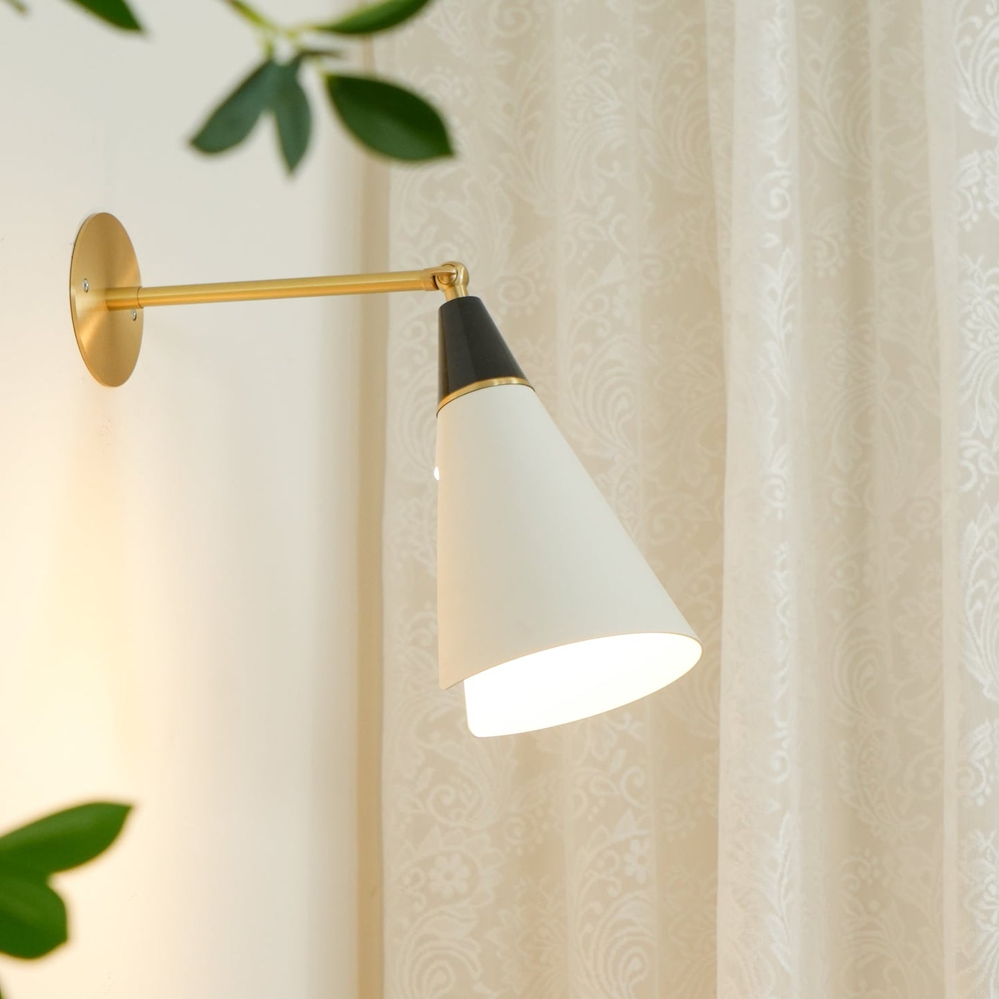 Magari Mid Century Wandleuchte Messing Schwenkbar