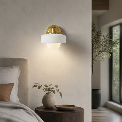 Zirvos Retro-Wandleuchte mit kugelförmigem Glasschirm – Elegante Wandleuchte in Messingoptik für Flure