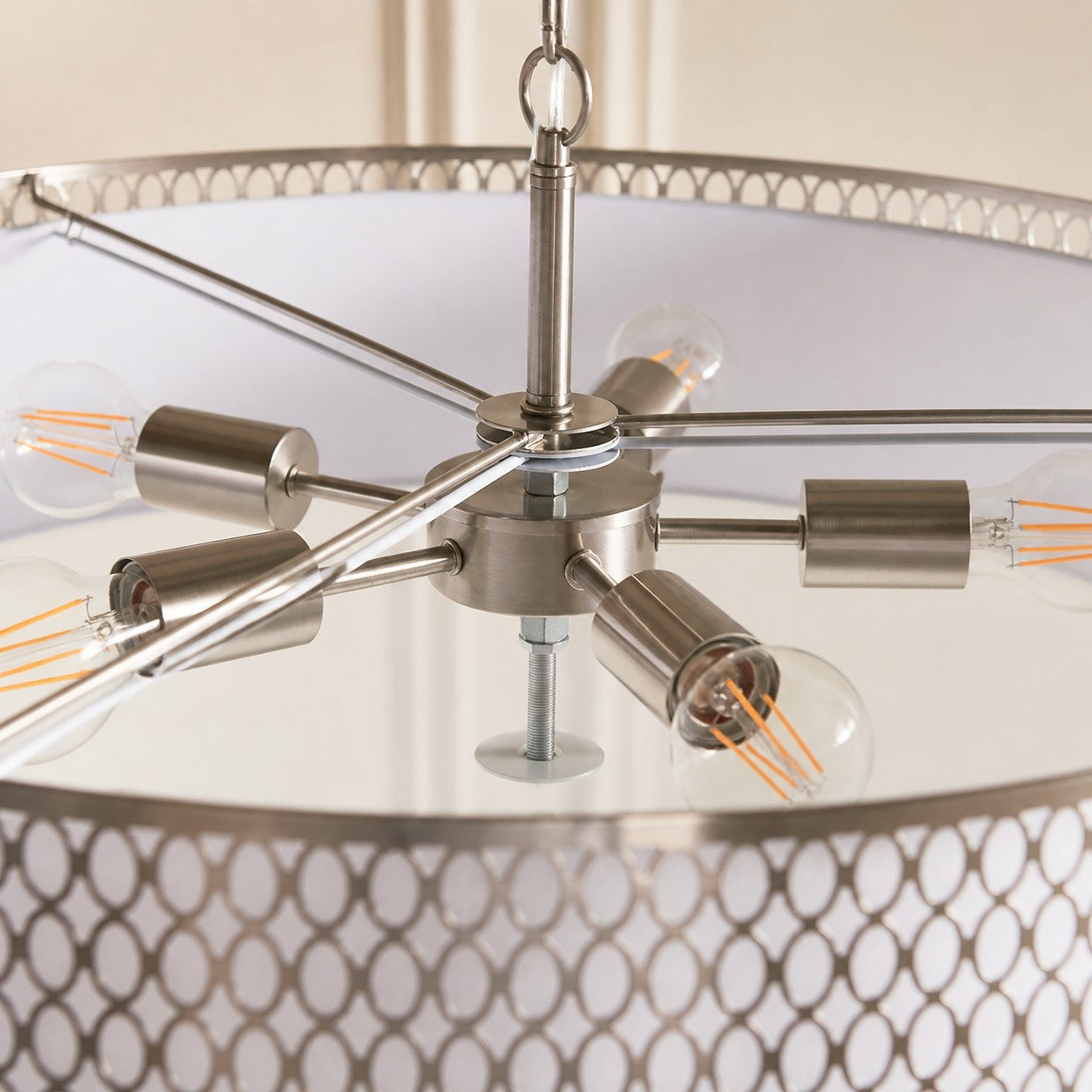 Liorin Geometrische Pendelleuchte – Moderne Pendelleuchte mit filigranem Metall- und Stoffschirm für den Innenbereich