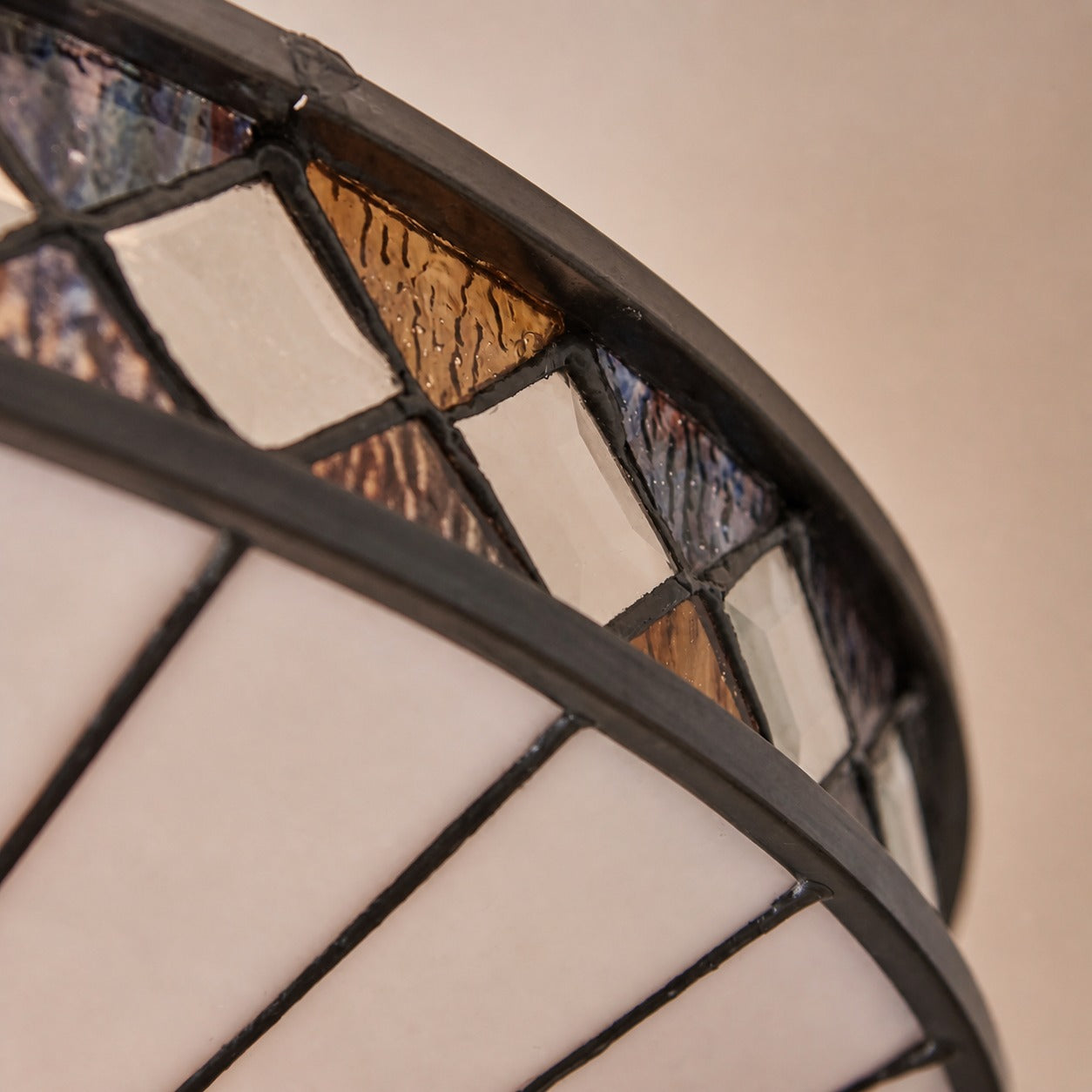 TF Fargo Geometrische Deckenleuchte – Handgefertigte Art-Deco-Lampe aus Buntglas für den Eingangsbereich