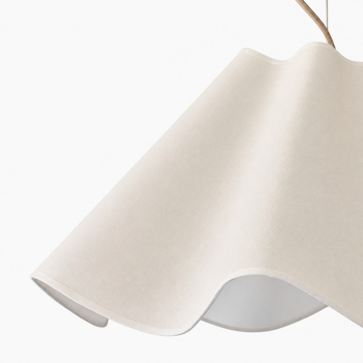 Pendelleuchte Oslan aus elfenbeinfarbenem Leinen – Moderne Deckenlampe mit gewelltem Schirm