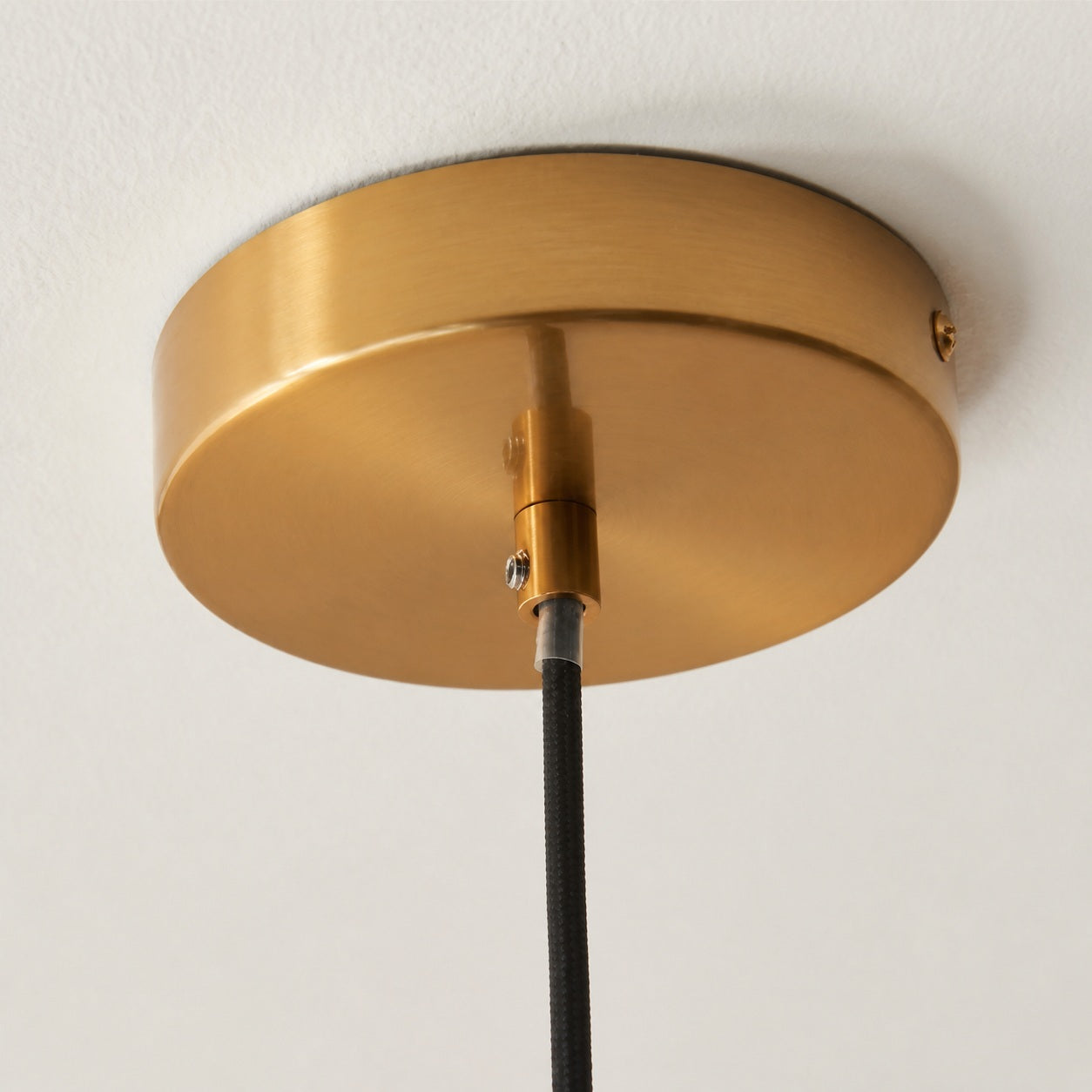 Korlisse Pendelleuchte aus Naturstein und Glas – Stilvolle Lampe für Wohnzimmer oder Lounge