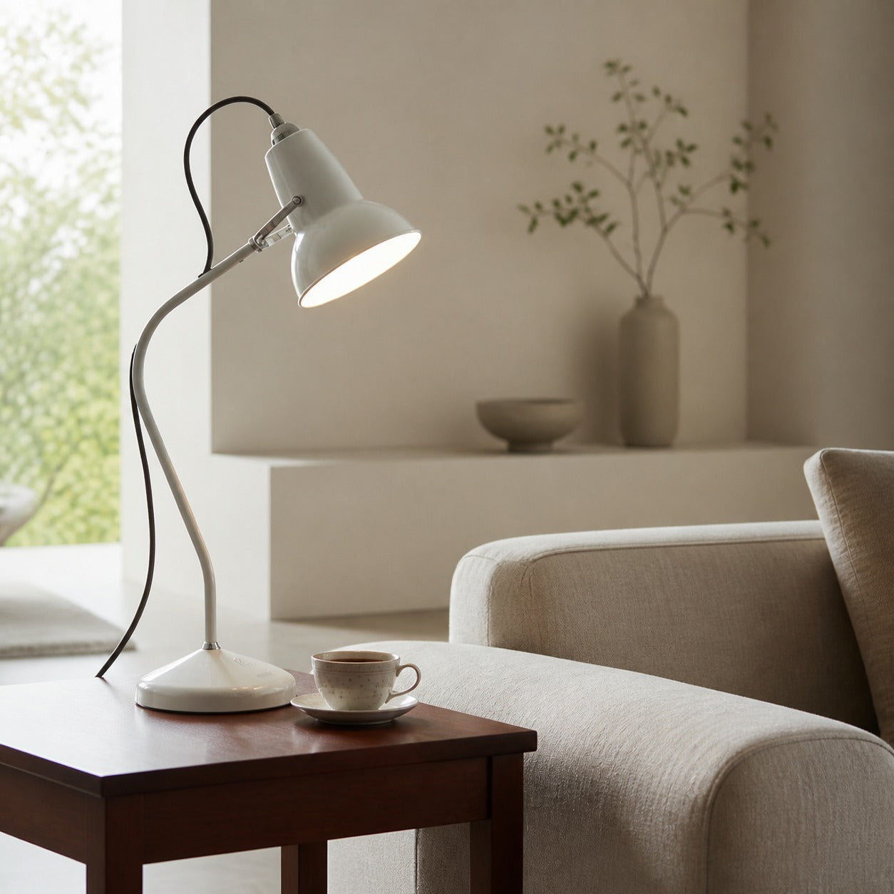 Modryx Mini Table Lamp – Pyramid Base Classic Heritage Design for Home