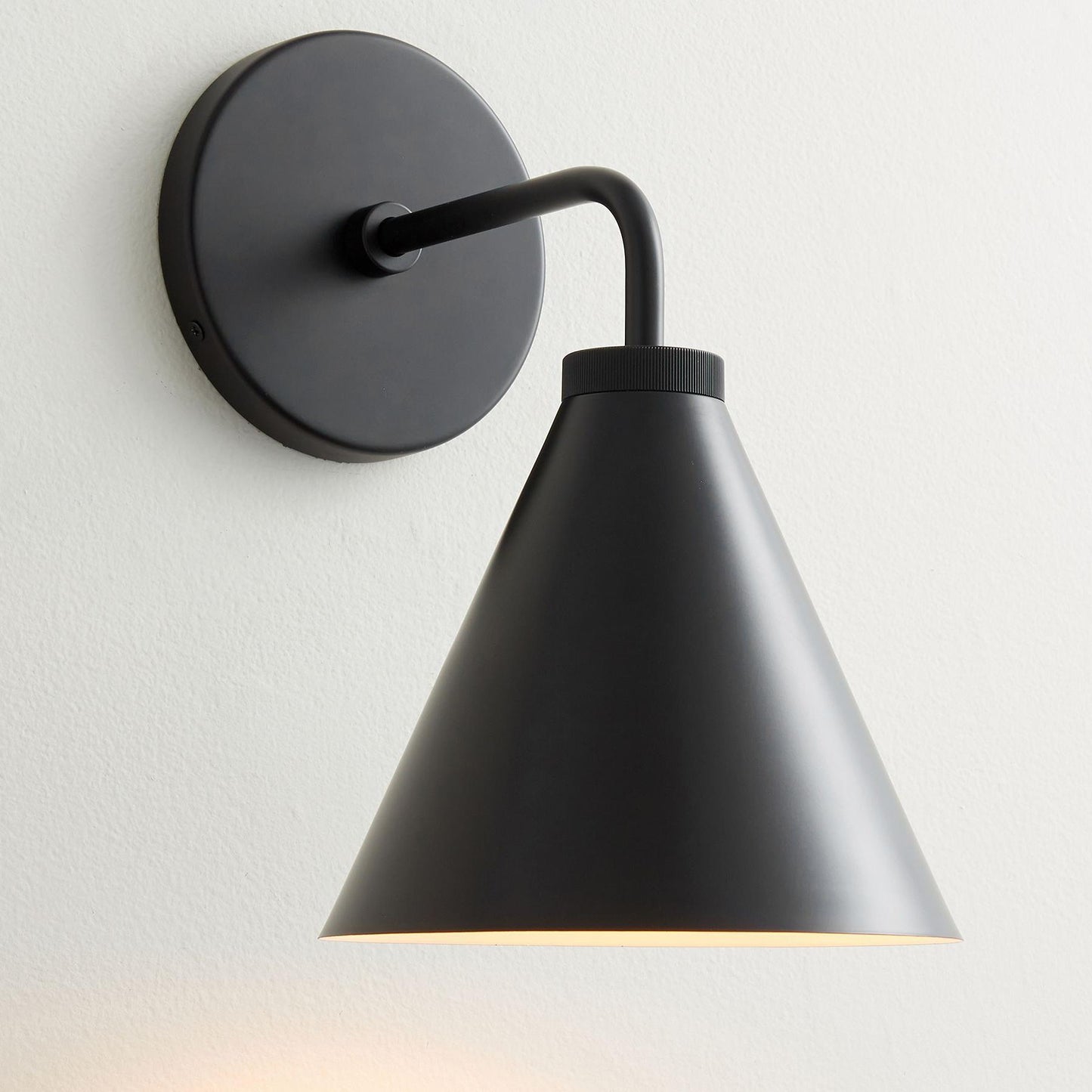 Retro-Wandleuchte aus Metall im Kegeldesign mit klassischem Design