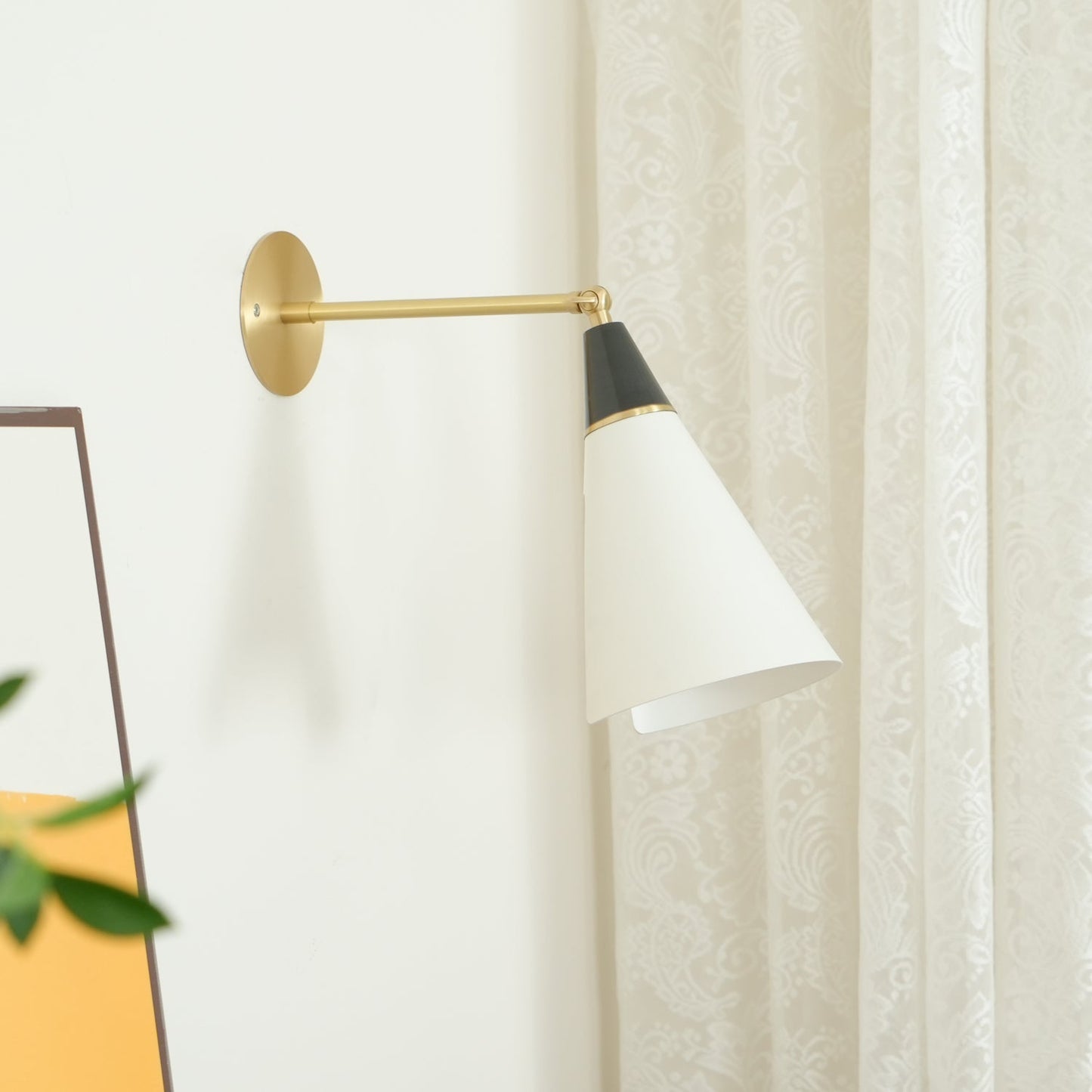 Magari Mid Century Wandleuchte Messing Schwenkbar