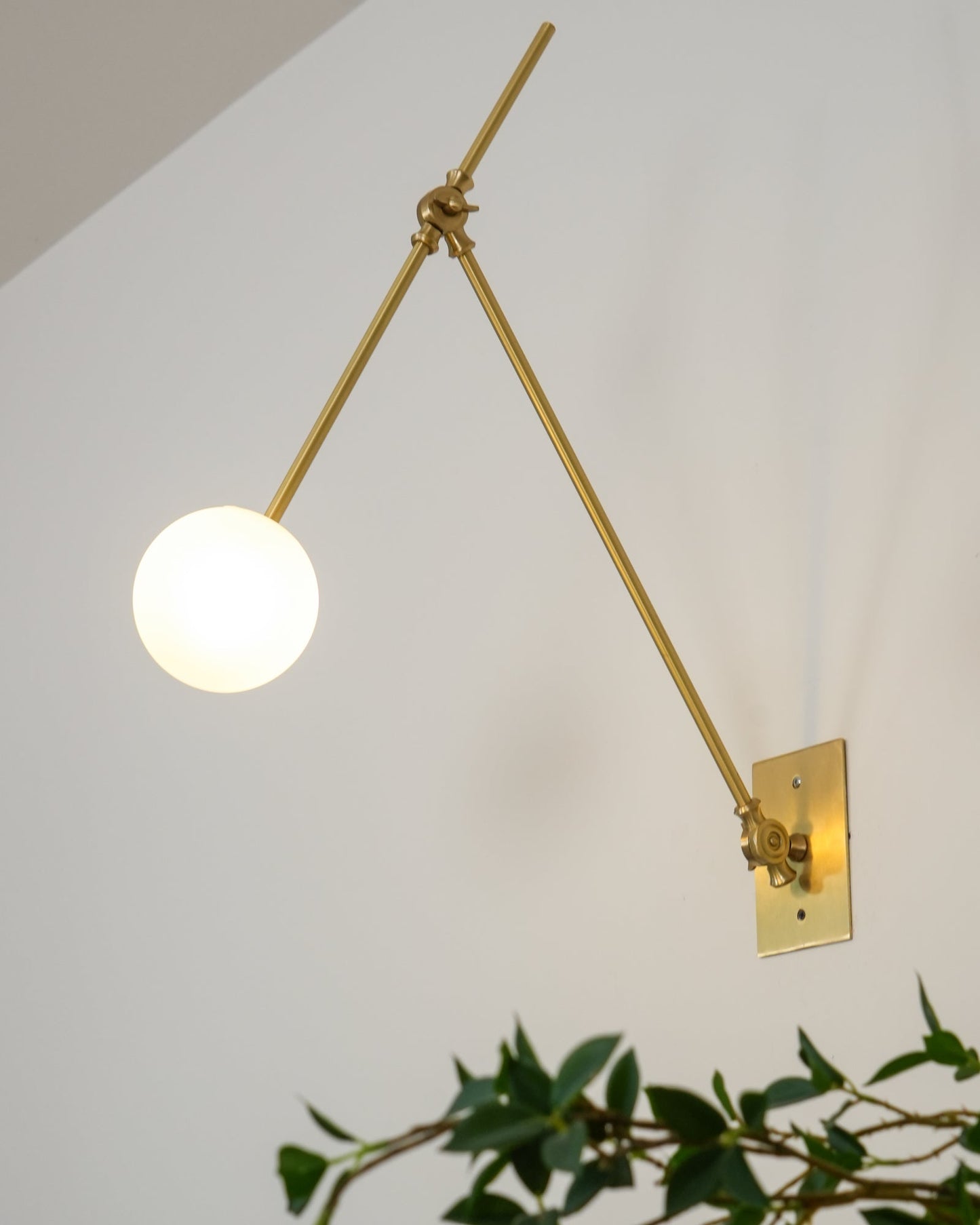 Magari Mid Century Wandleuchte Messing Schwenkbar