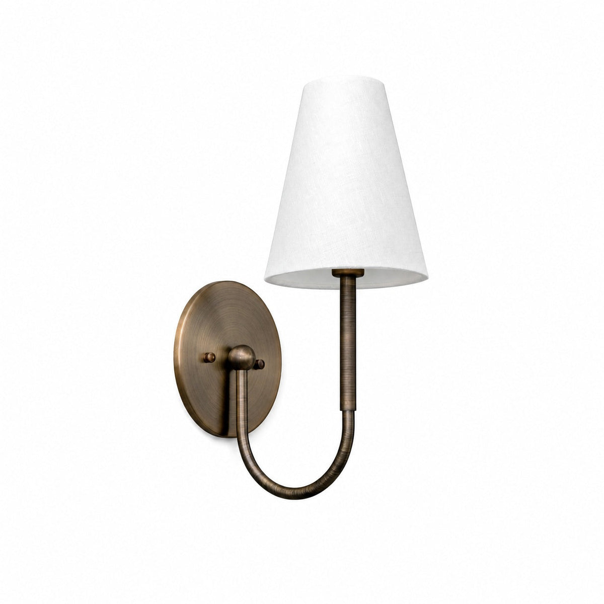 Traditionelle Wandleuchte der Curva Metal Collection – Messing-Finish mit Schirm