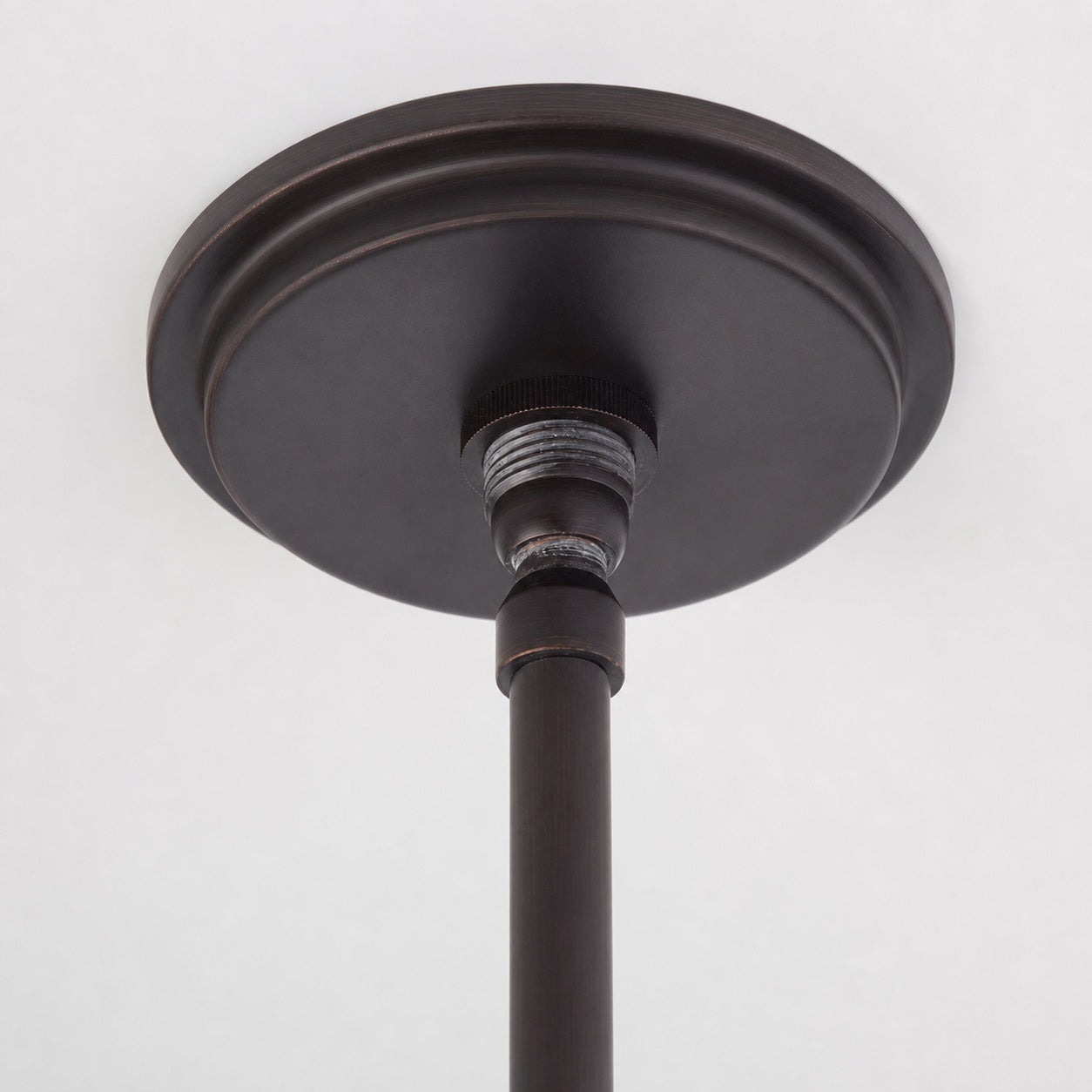 Ferrix Industrielle Pendelleuchte für den Außenbereich - Robust und elegant für Terrasse und Garten