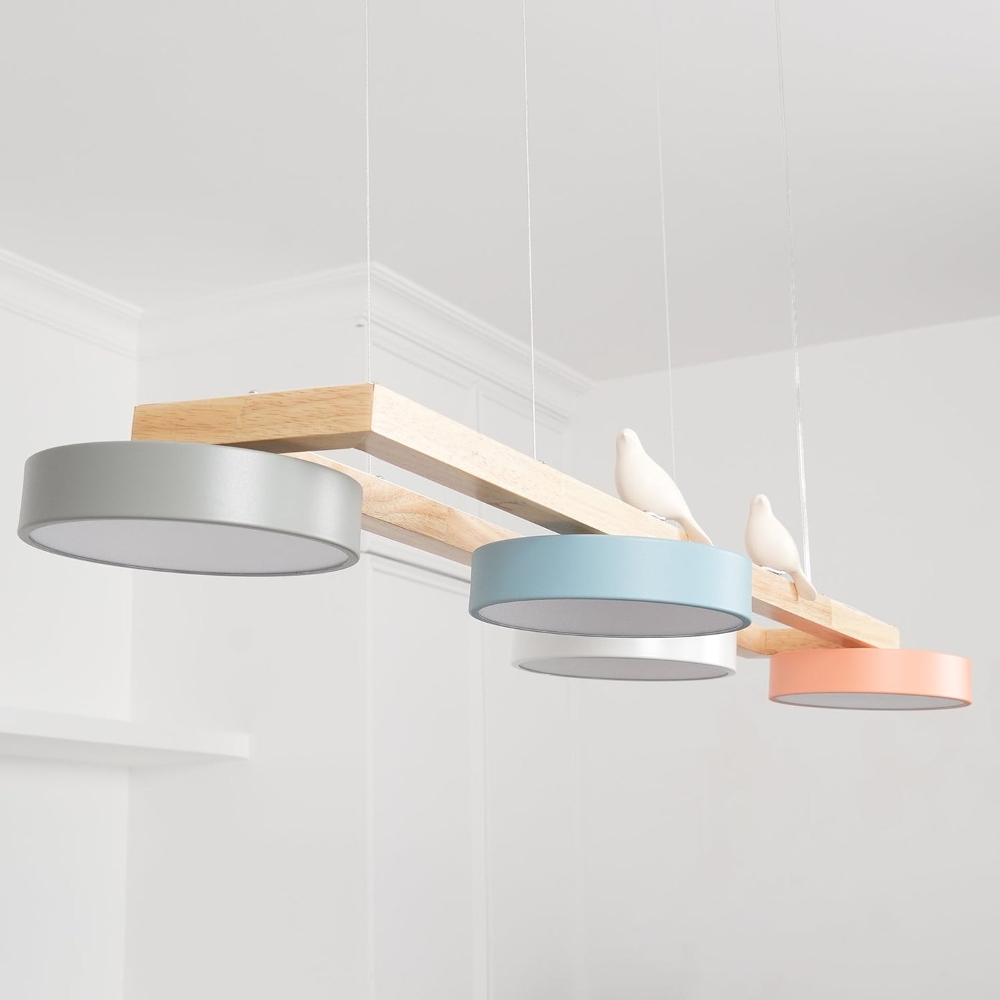 Vogel-Kronleuchter, Holzbalken, Metall, Acrylharz, integrierte LED, helles weißes Licht