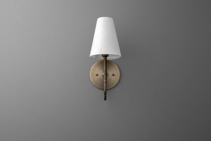 Curva Metal Collection Traditional Wall Light - Brass Finish with Shade