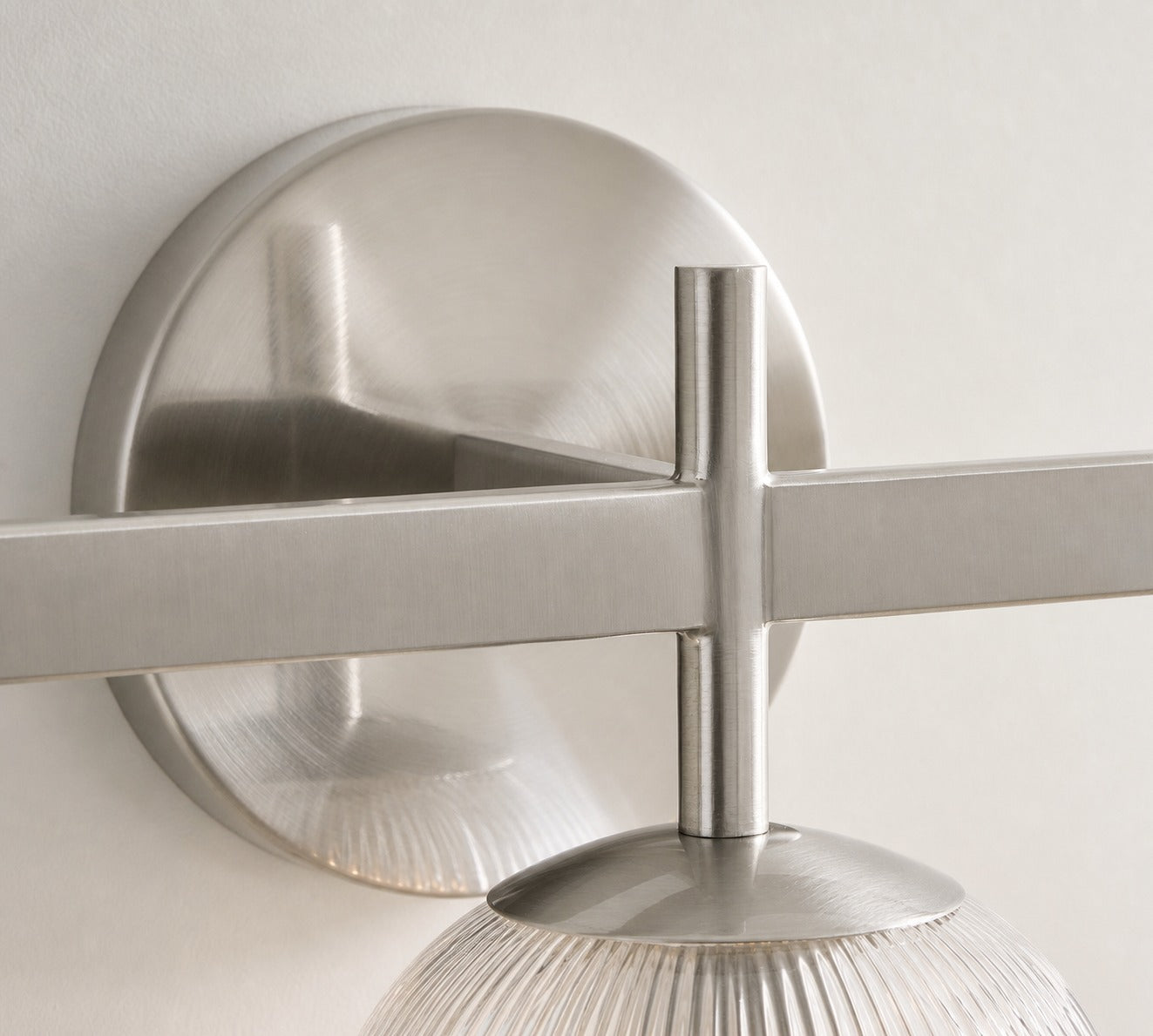Bravira Wandleuchte aus geripptem Glas – Wandleuchte aus Metall mit klarem Glasschirm