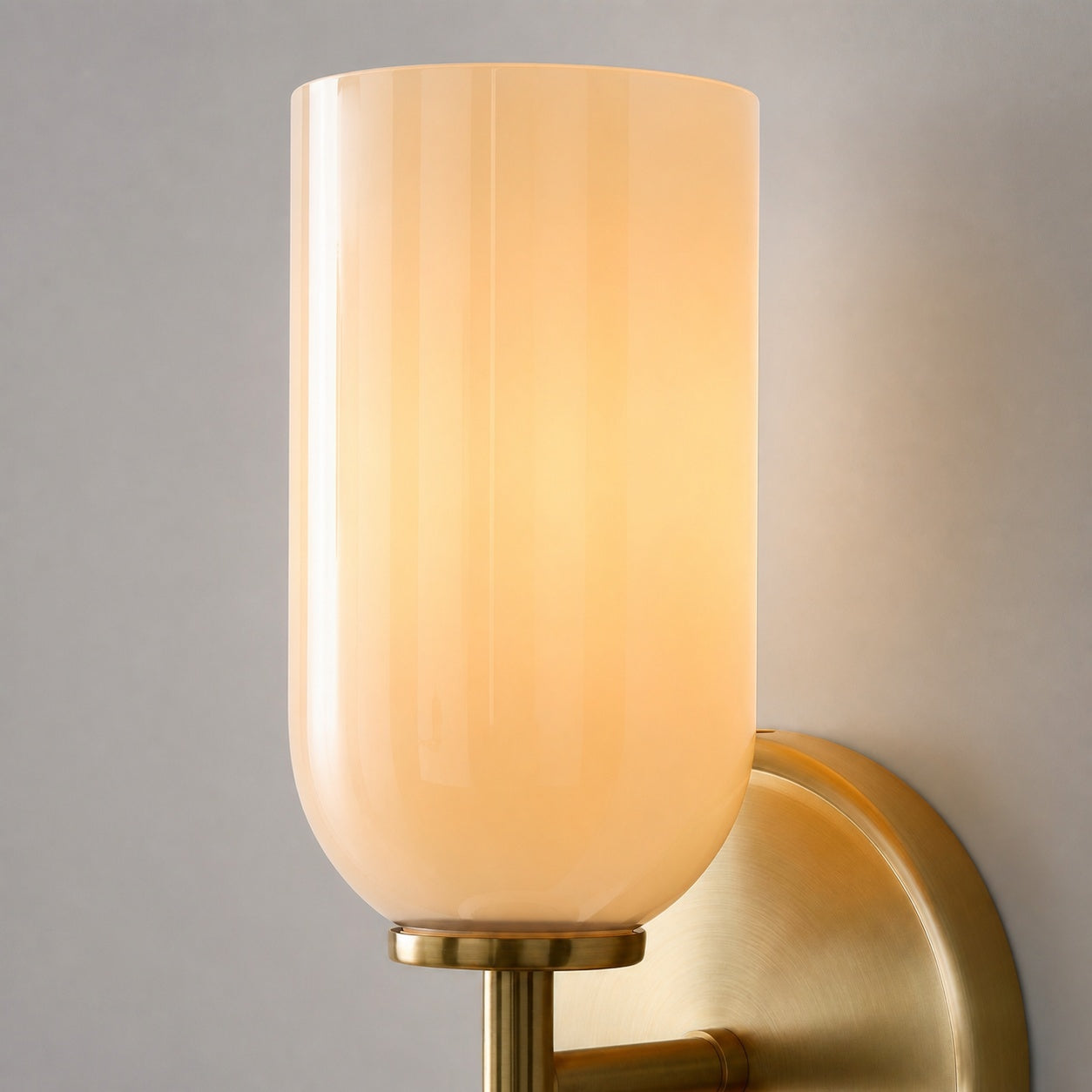 Vega Glass 2-flammige Wandleuchte mit champagnerfarbenen Glasschirmen – Moderne Wandleuchte mit Metallrahmen für Badezimmer und Flur