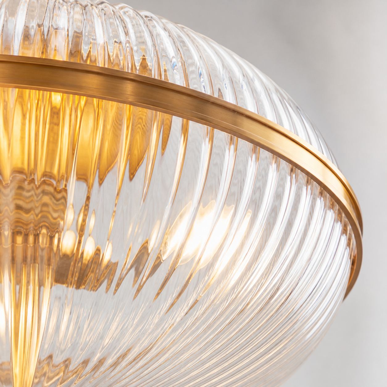 Moderne Luntra Pendelleuchte mit mehreren Leuchten und strukturiertem Glas für Schlafzimmer und Flure